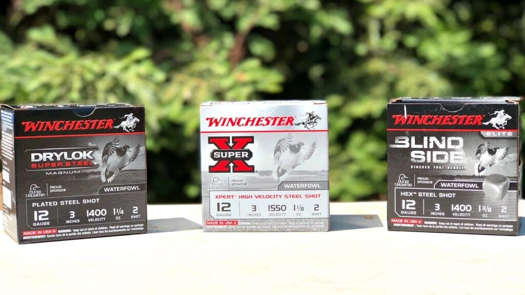 Trois boîtes de cartouches de chasse Winchester en acier pour gibier d’eau, modèles Drylok, Super X et Blind Side, calibre 12.