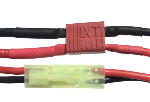 Comparaison entre un connecteur Dean rouge (XT) et un connecteur Tamiya mini jaune pour batteries airsoft.