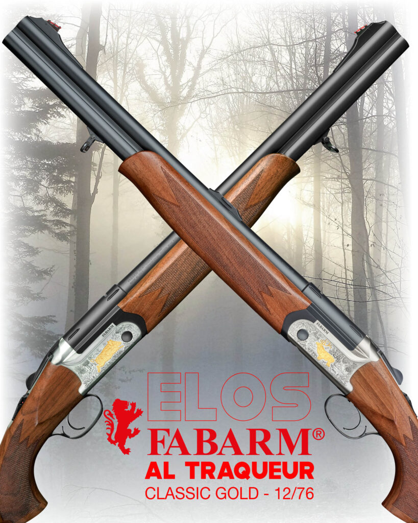Deux fusils Fabarm ELOS Classic Gold 12/76 croisés devant un fond de forêt brumeuse, avec gravures dorées sur la carcasse et inscription du logo FABARM en rouge en bas de l’image.