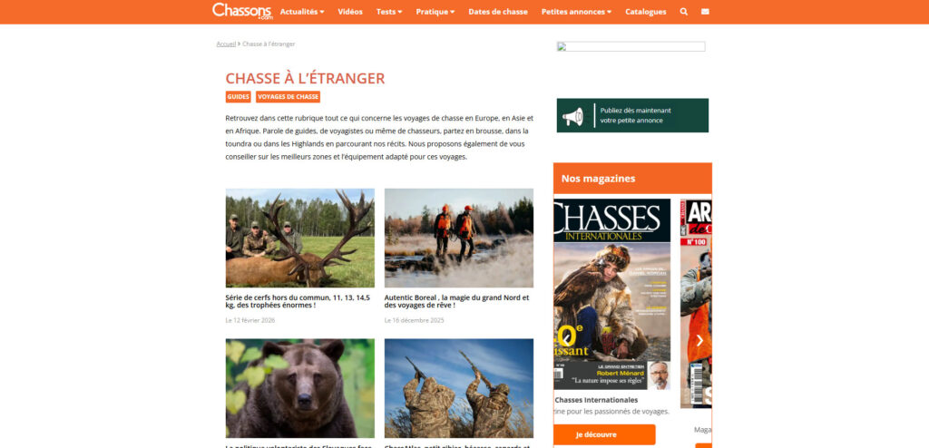 Capture dâĂ©cran du blog Chassons.com prĂ©sentant des articles sur la chasse Ă lâĂ©tranger, incluant photos de cerfs, ours et chasseurs en action.