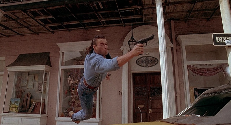 Jean-Claude Van Damme tire au Beretta 92FS dans Hard Target de John Woo