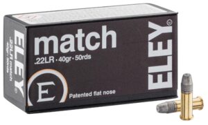 Boîte de 50 cartouches ELEY Match .22 LR de 40 grains, accompagnée de deux cartouches à balle plomb flat nose.